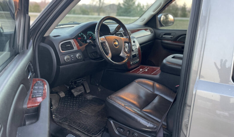 2009 Chevrolet Avalanche 4×4 ONLY 145K full