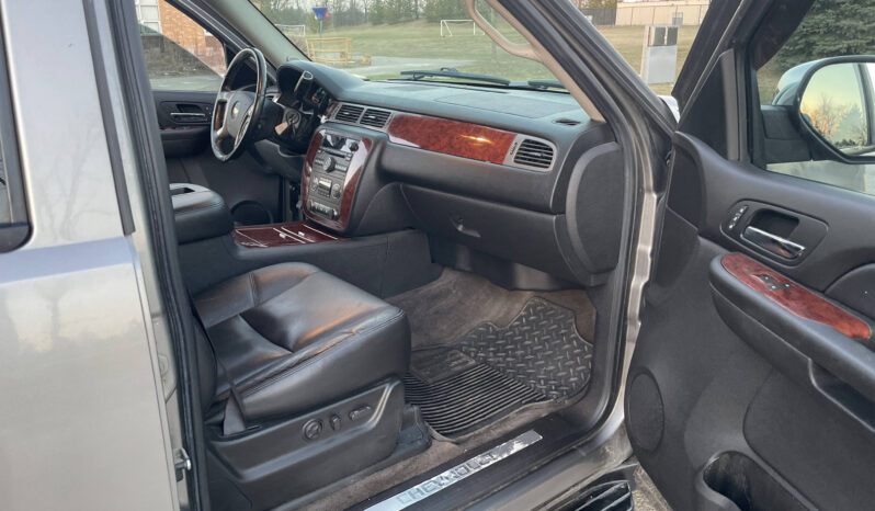 2009 Chevrolet Avalanche 4×4 ONLY 145K full